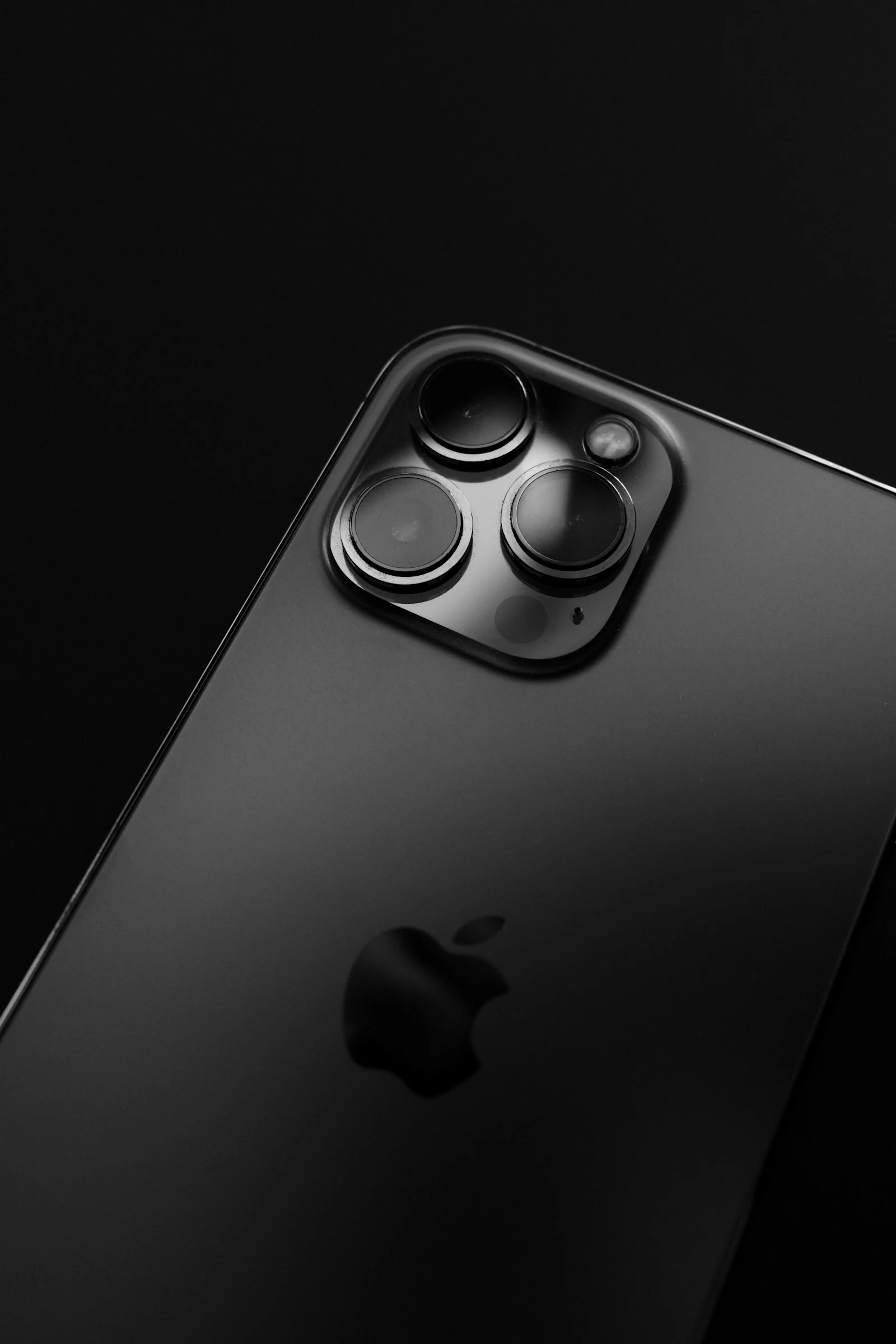 Nahaufnahme der Kameras und des Gehäuses eines iPhone